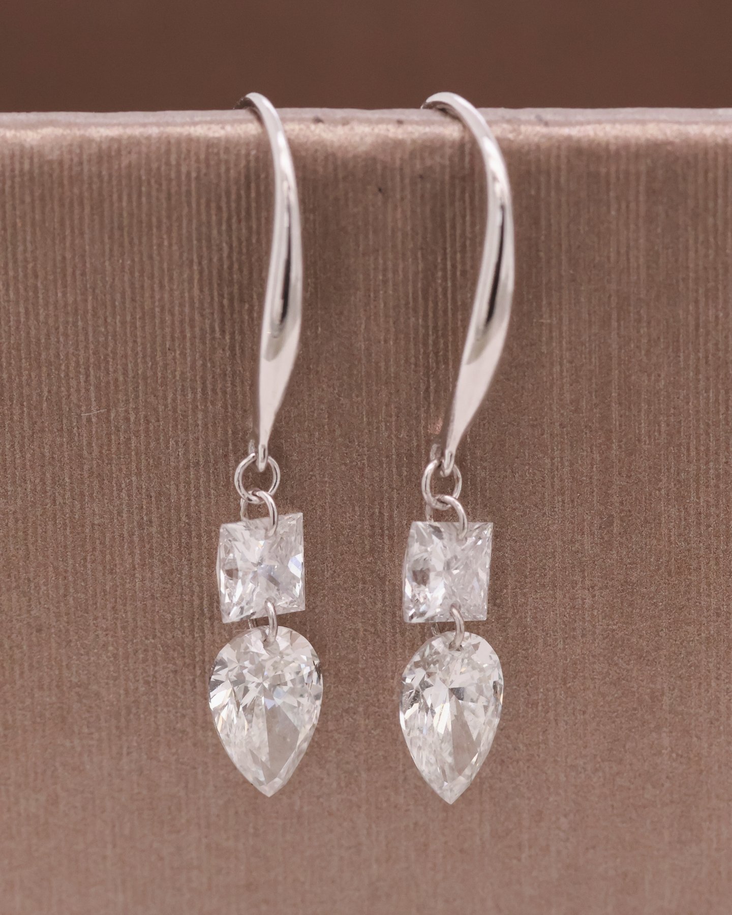 White Gold 10K Diamond Earring