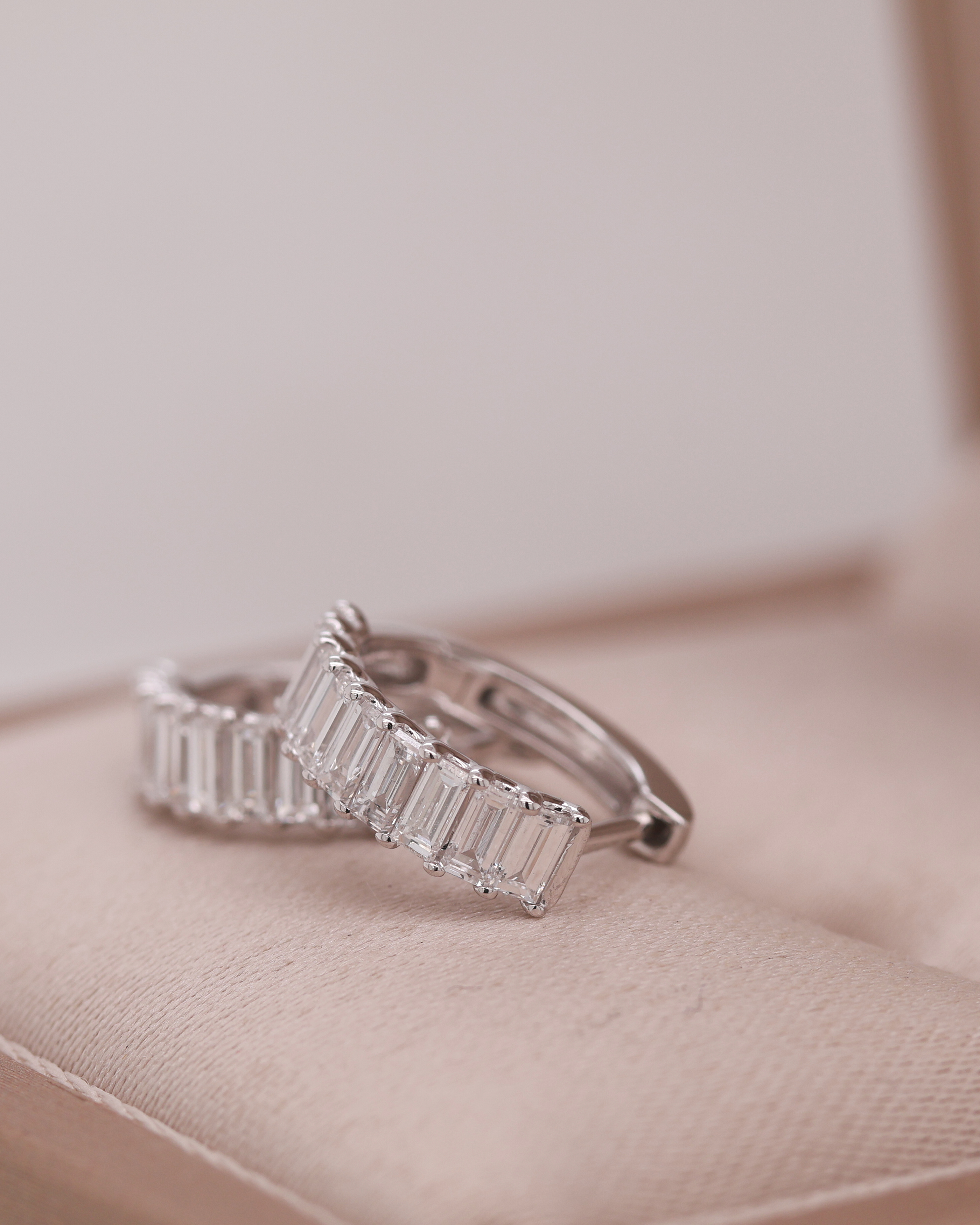 White Gold 10K Diamond Earring