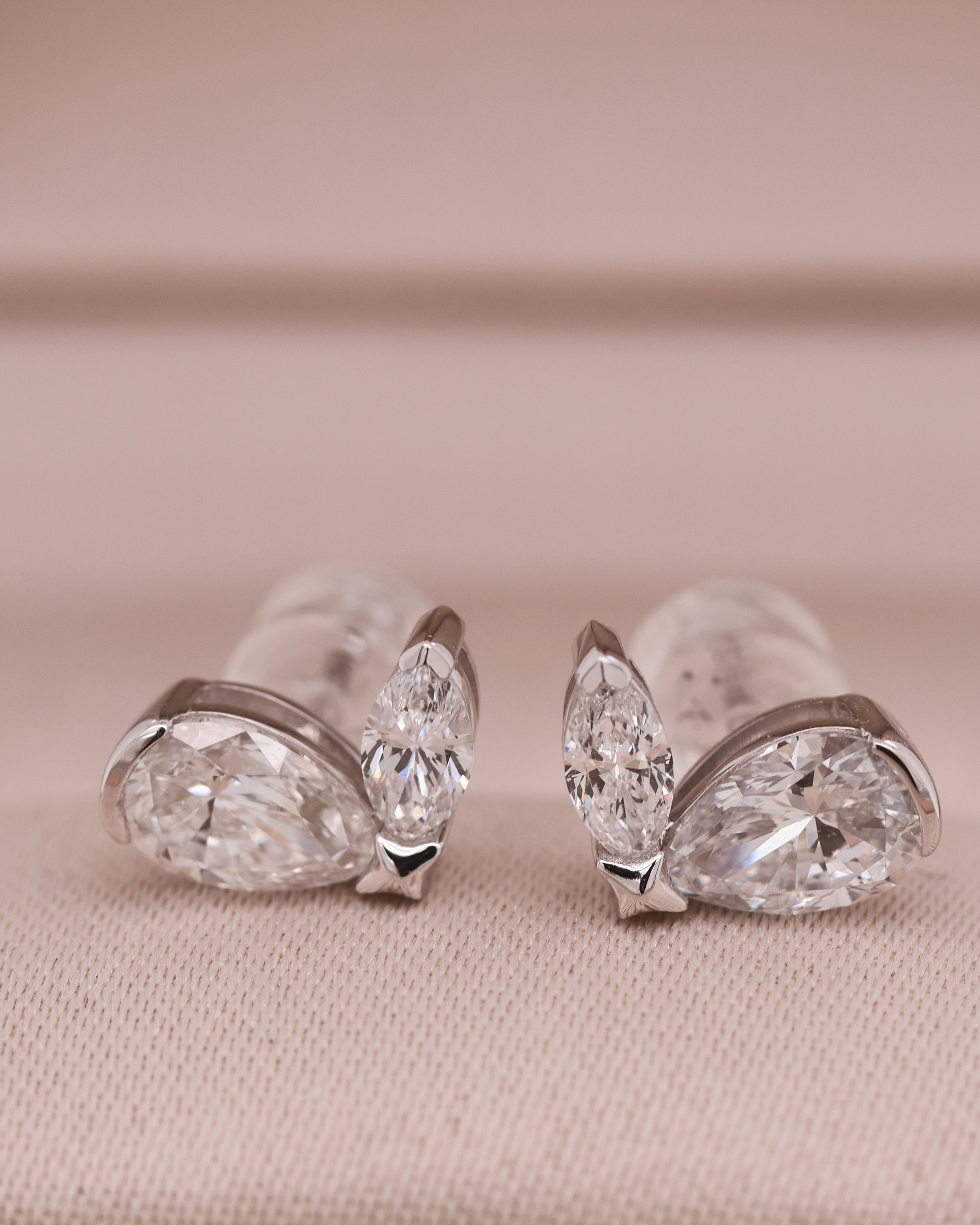 White Gold 10K Diamond Earring