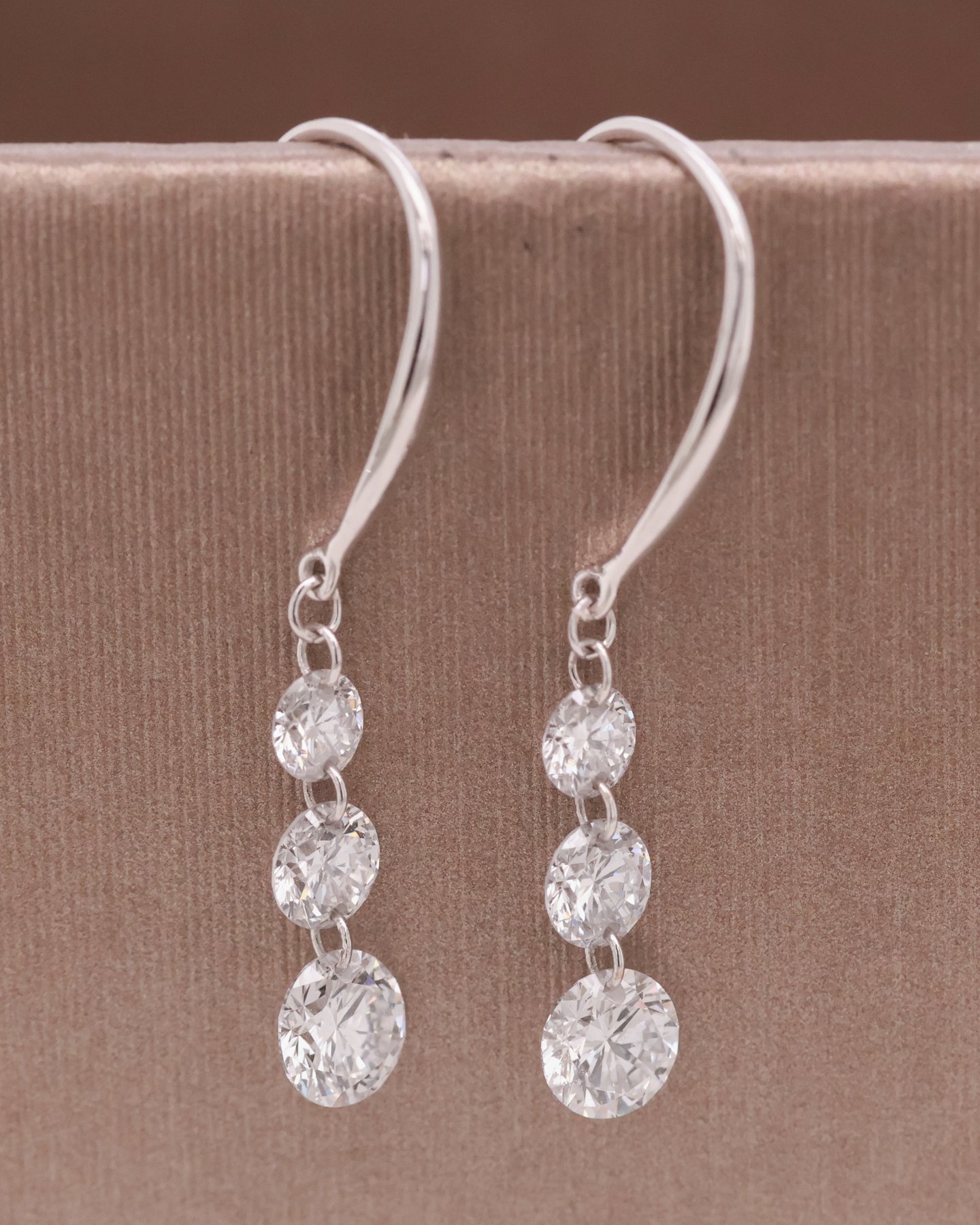 White Gold 10K Diamond Earring