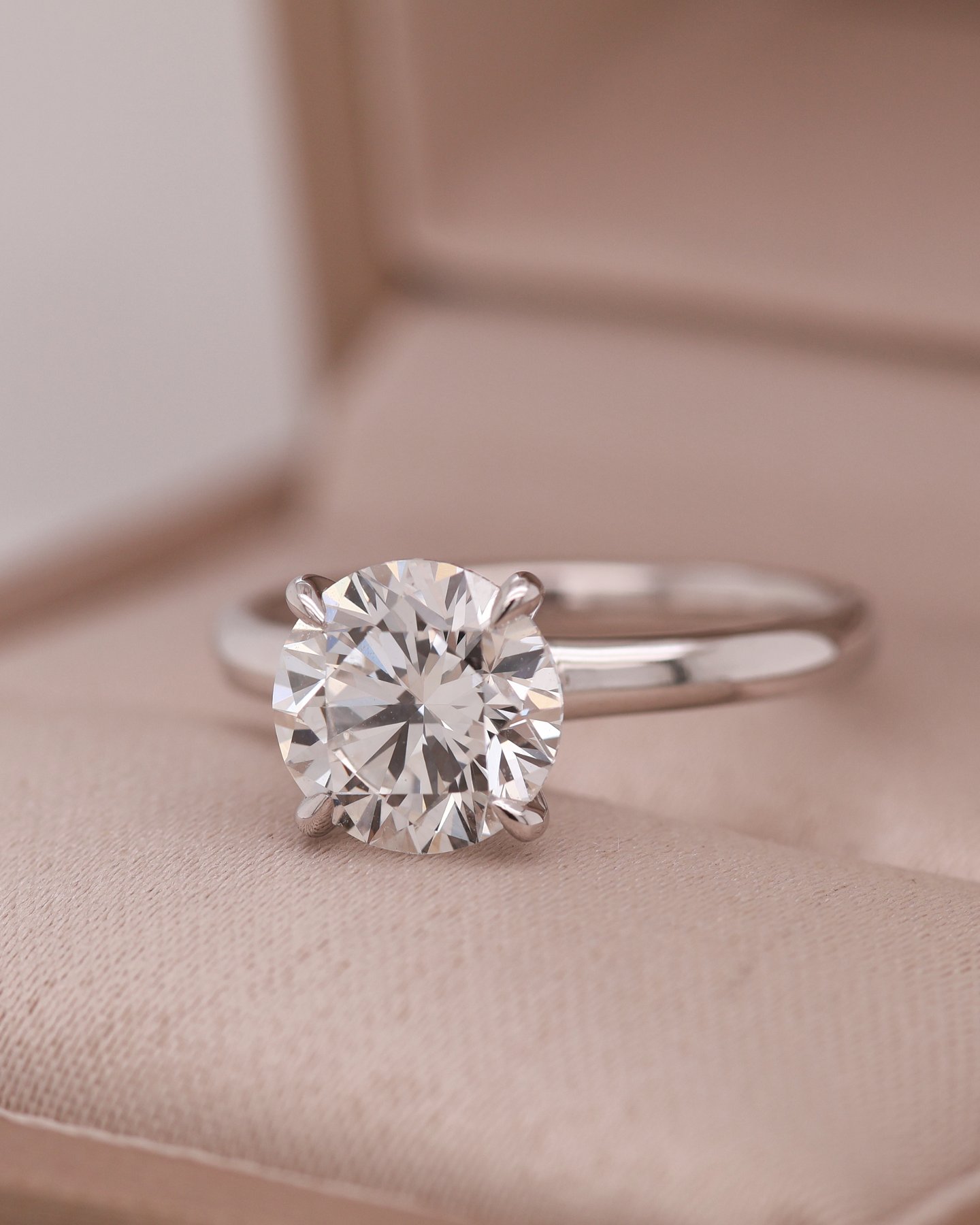 White Gold 14K Solitaire Engagement Ring