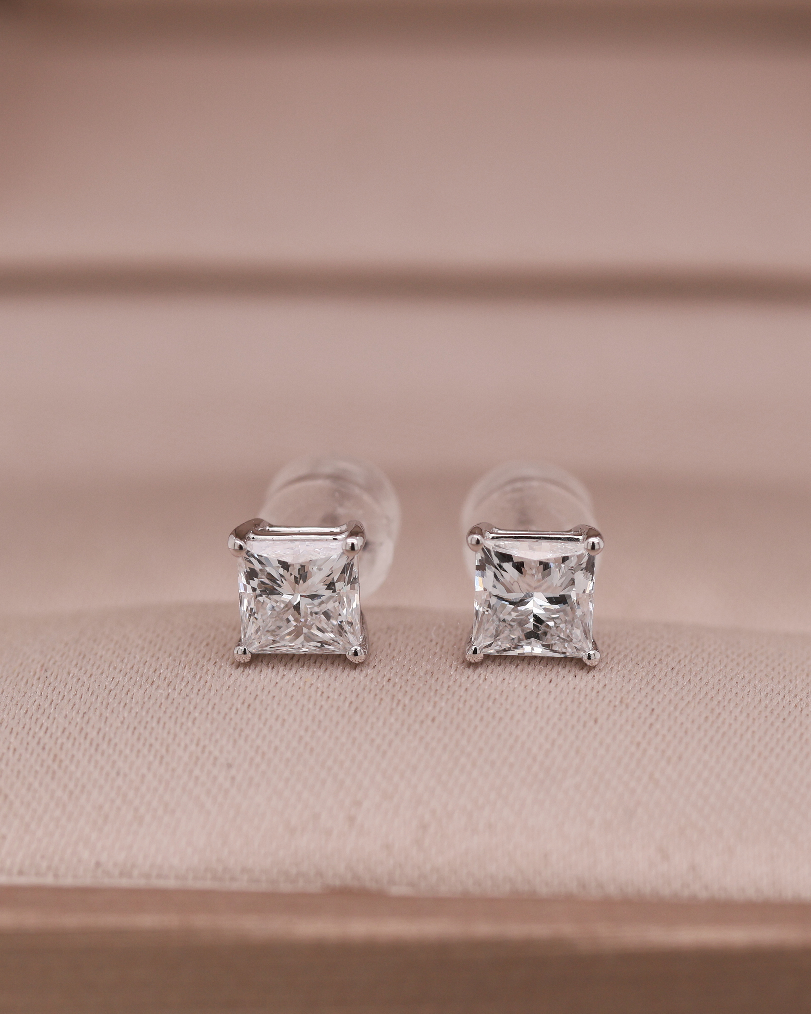 White Gold 14K Diamond Earring