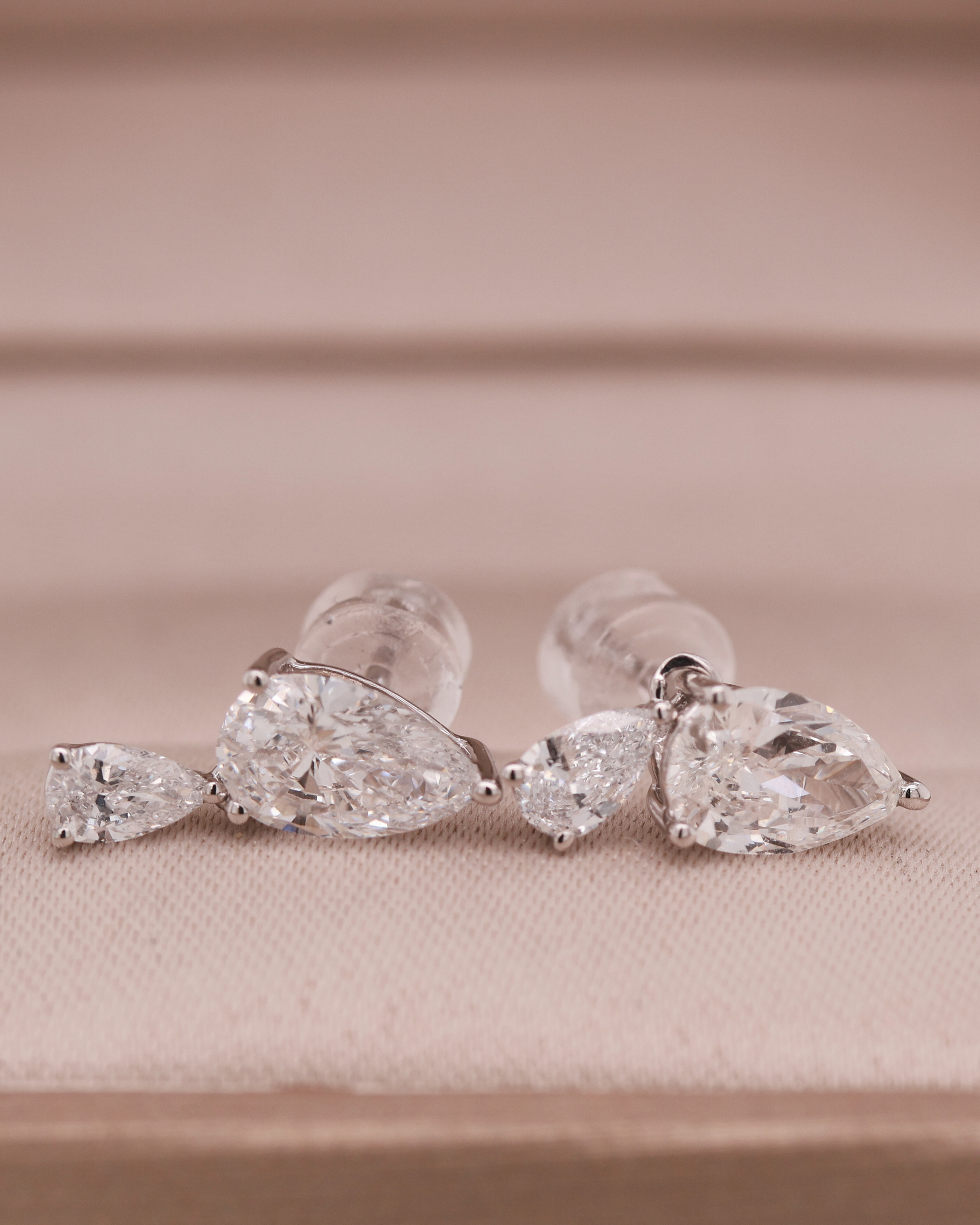 White Gold 10K Diamond Earring