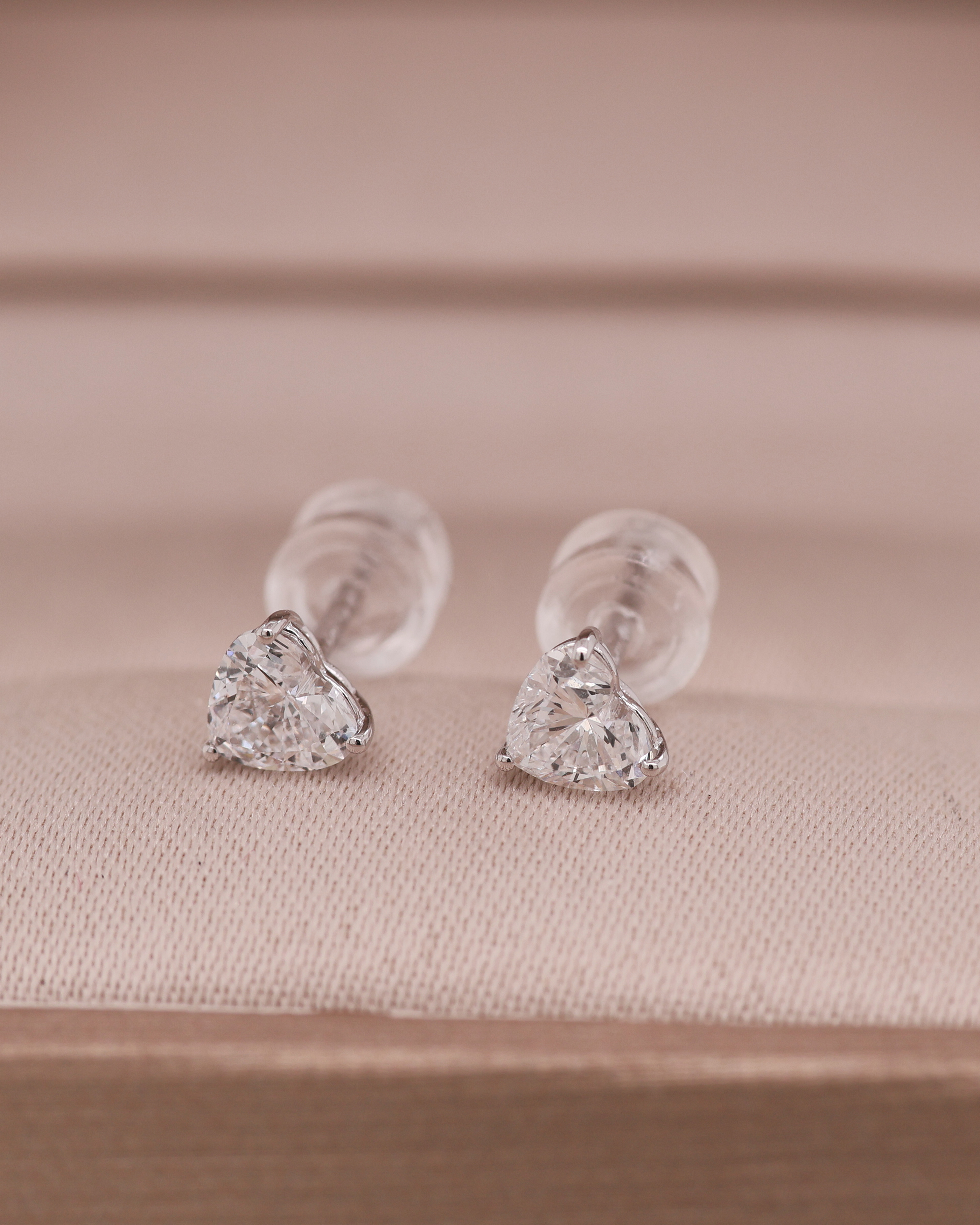 White Gold 10K Diamond Earring