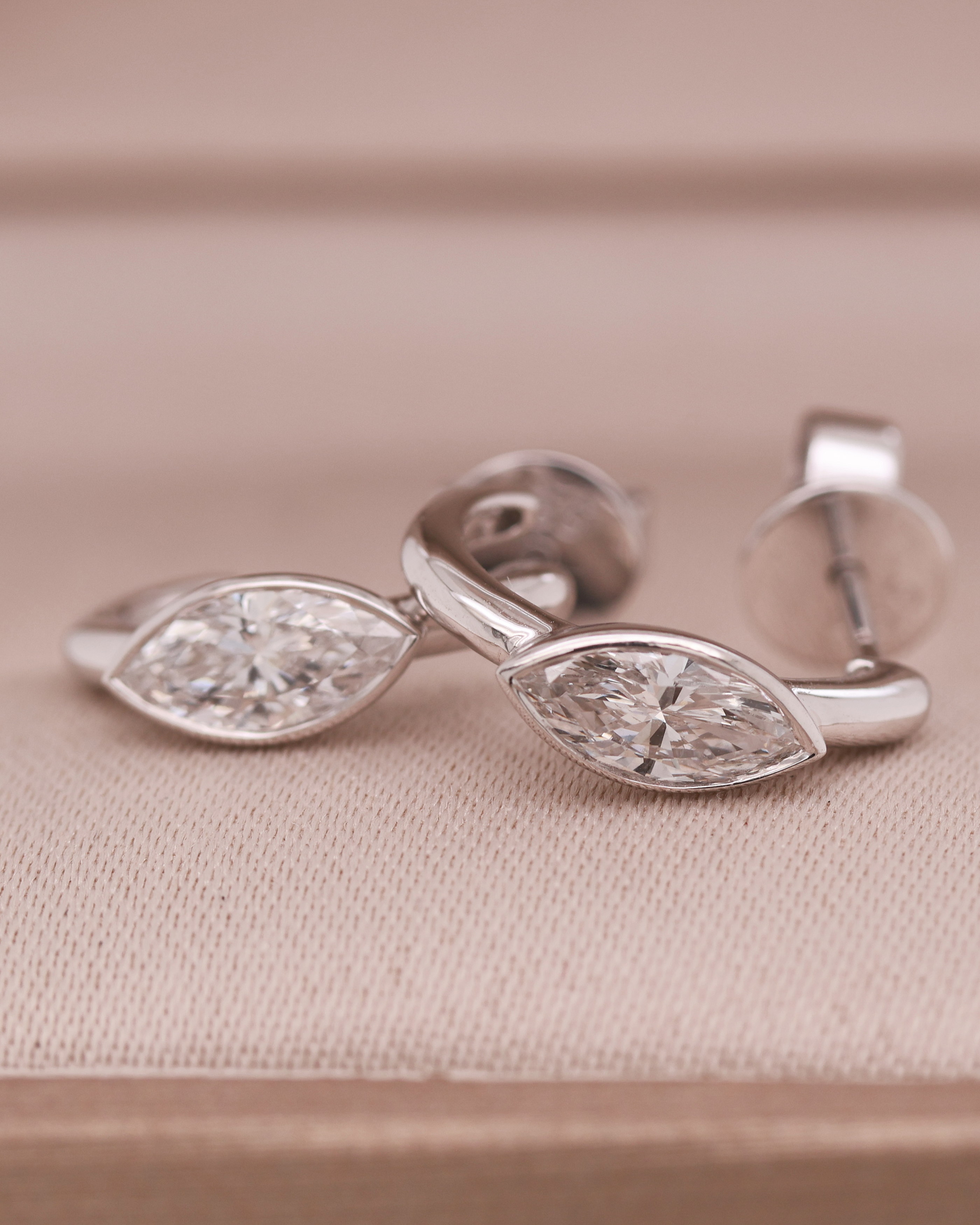 White Gold 14K Diamond Earring