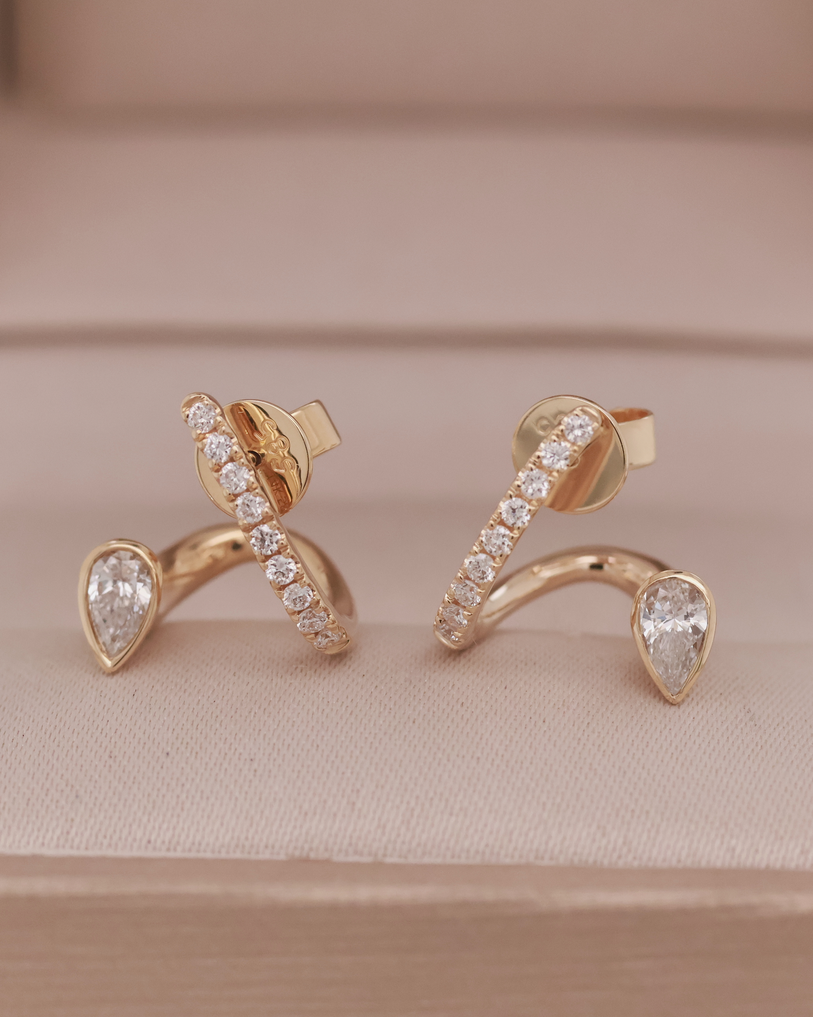 White Gold 14K Diamond Earring