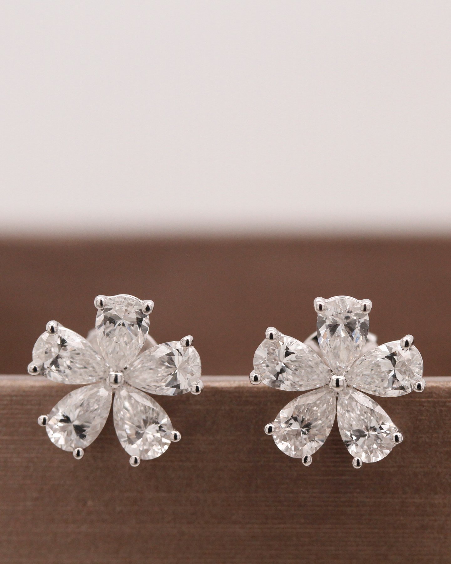 White Gold 10K Daisy flower Earring
