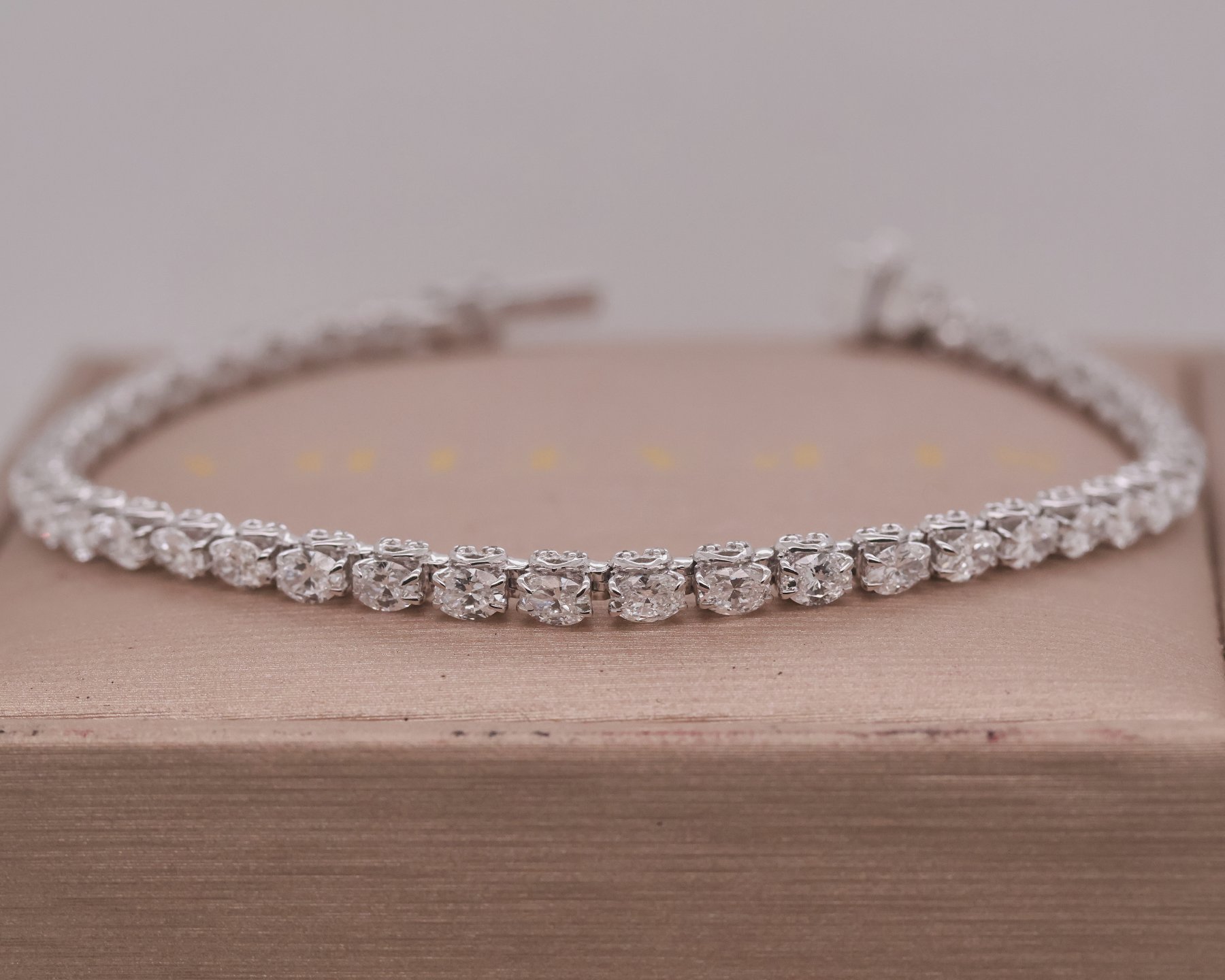 White gold 10k Oval Bracelet