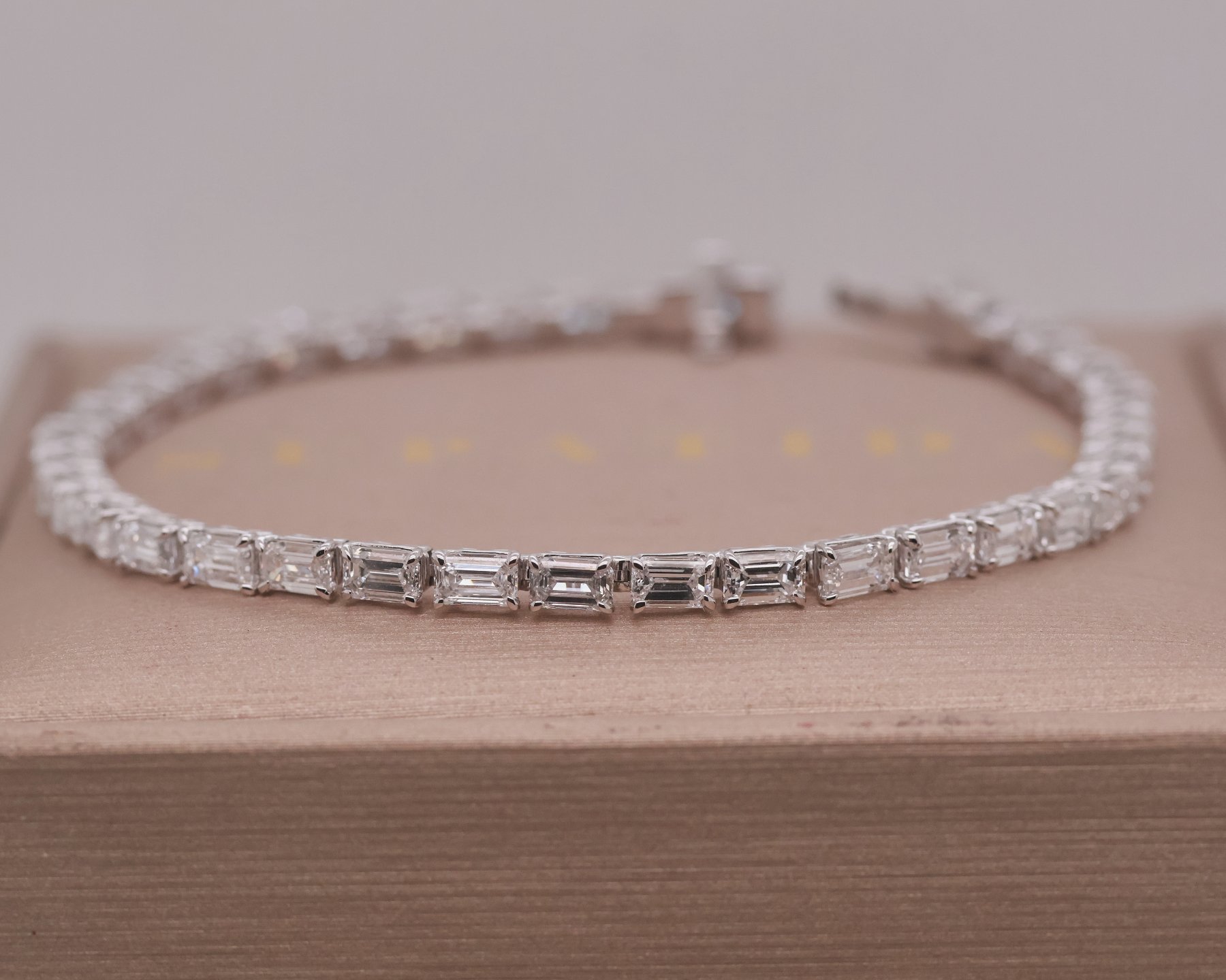 White gold 10k Emerald Bracelet
