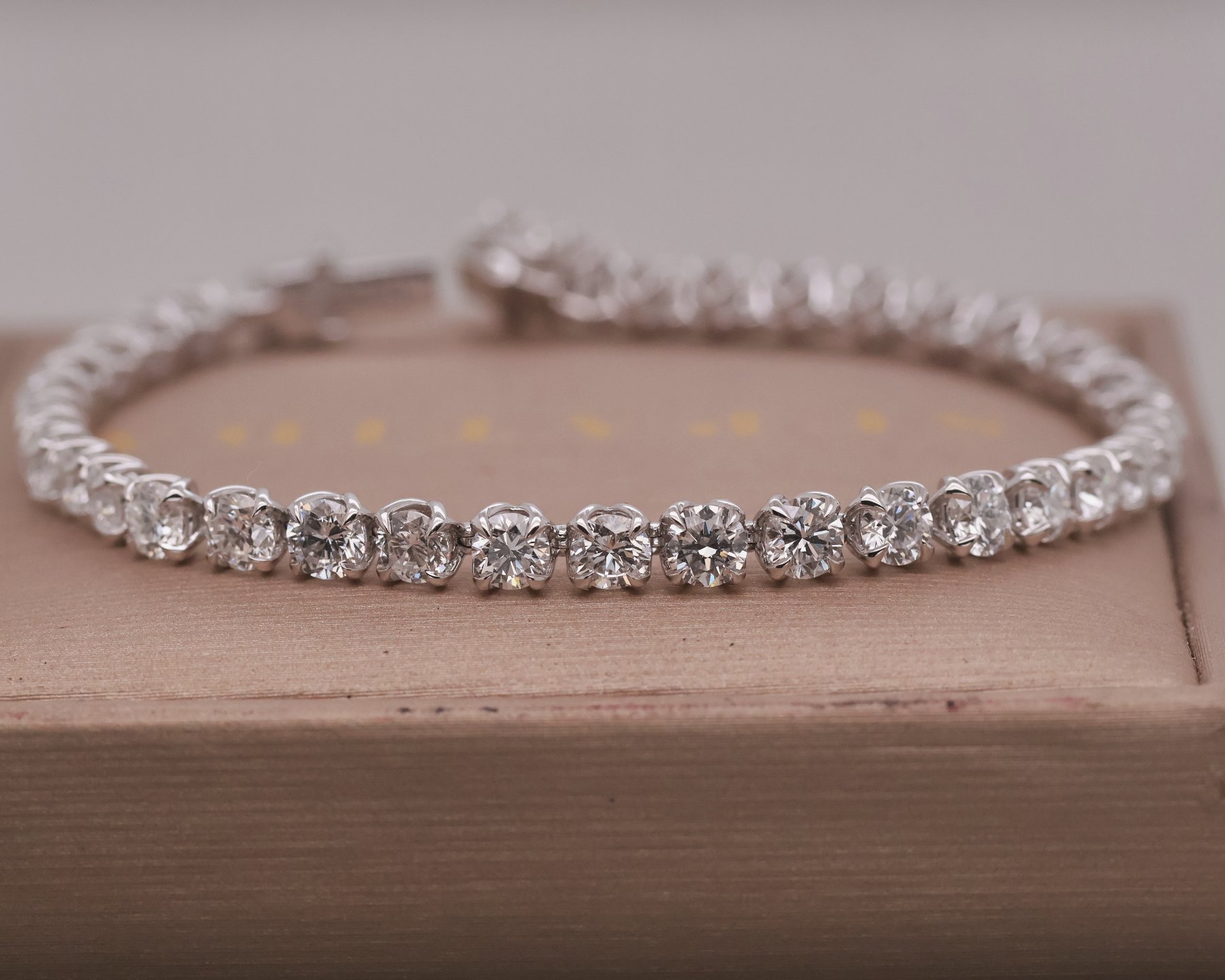 White gold 10k Round Brilliant Bracelet