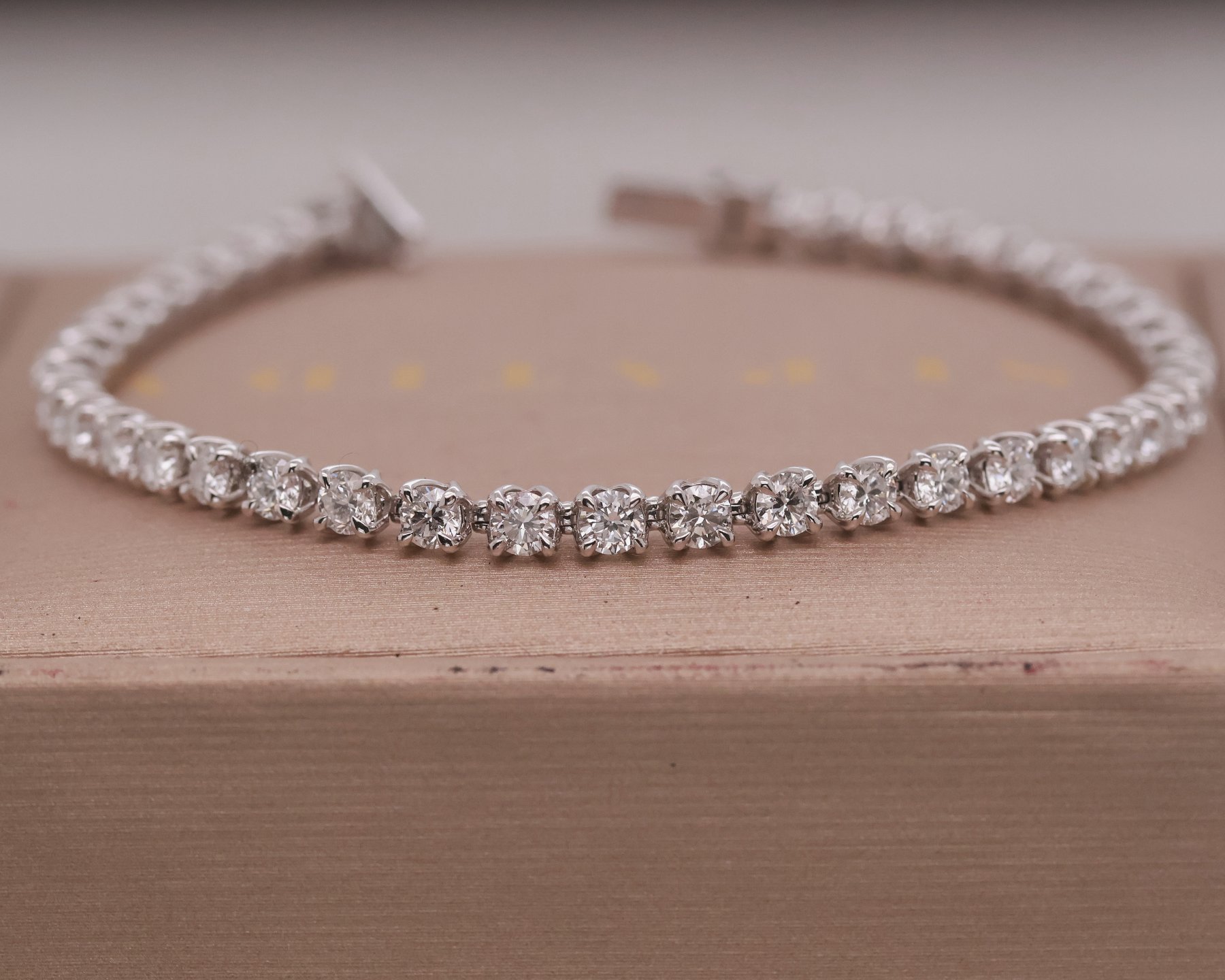 White gold 10k Small Round Brilliant Bracelet