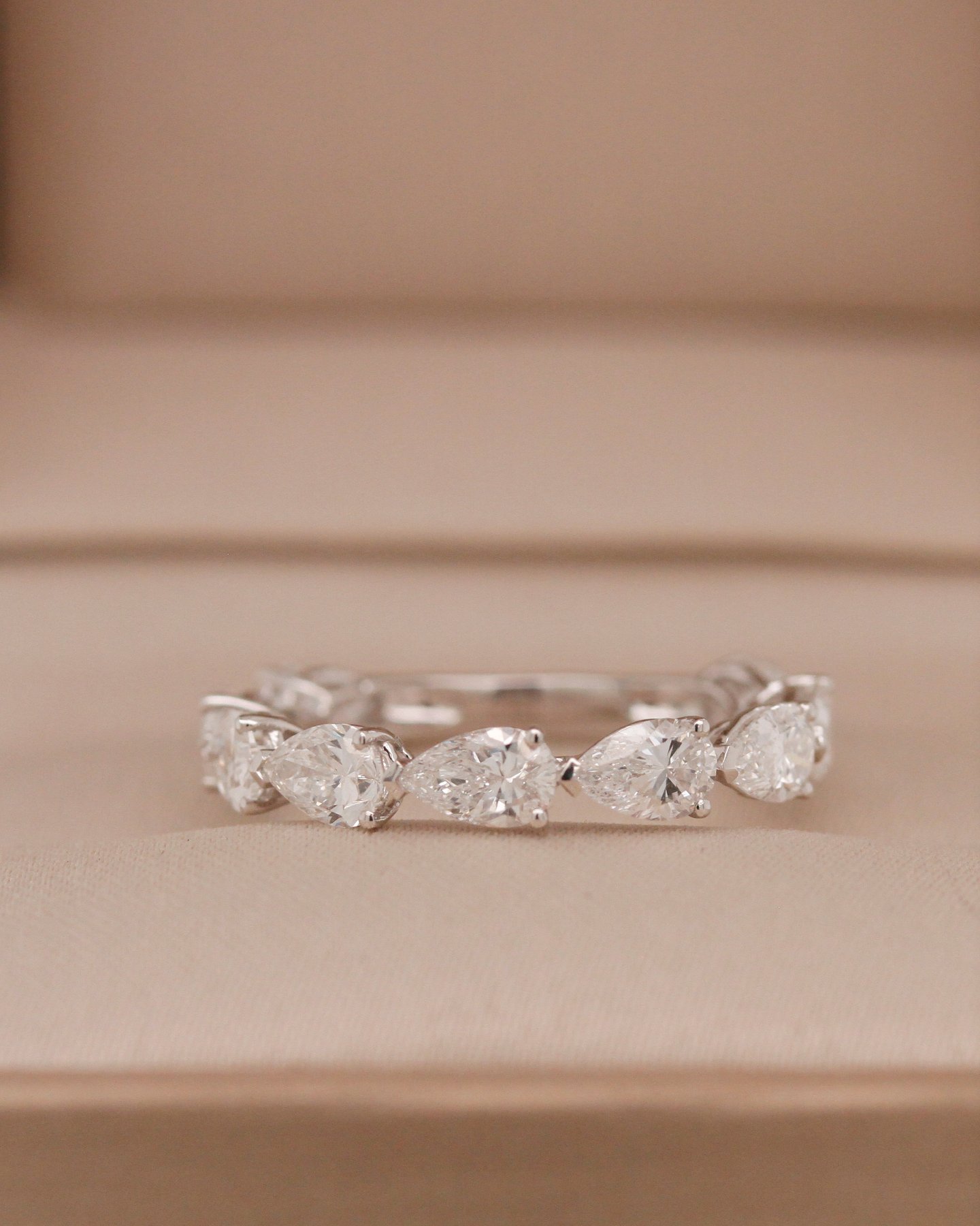 White gold 10k Pear eternity