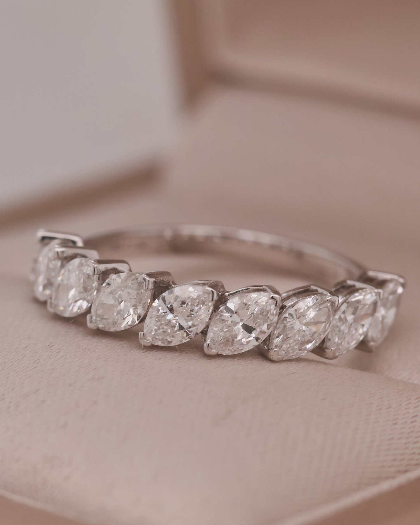 White gold 18k Marquise half eternity
