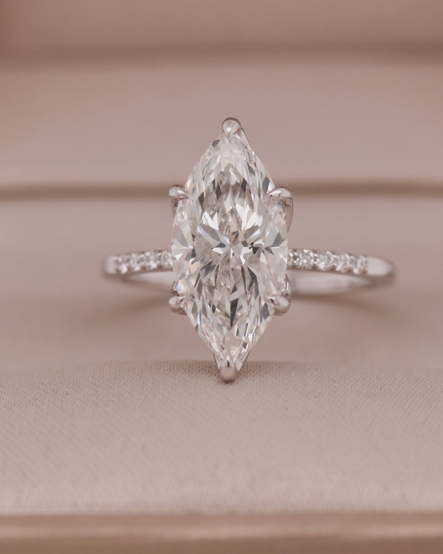 White gold 9k Marquise cut 3.33 ct with little pave