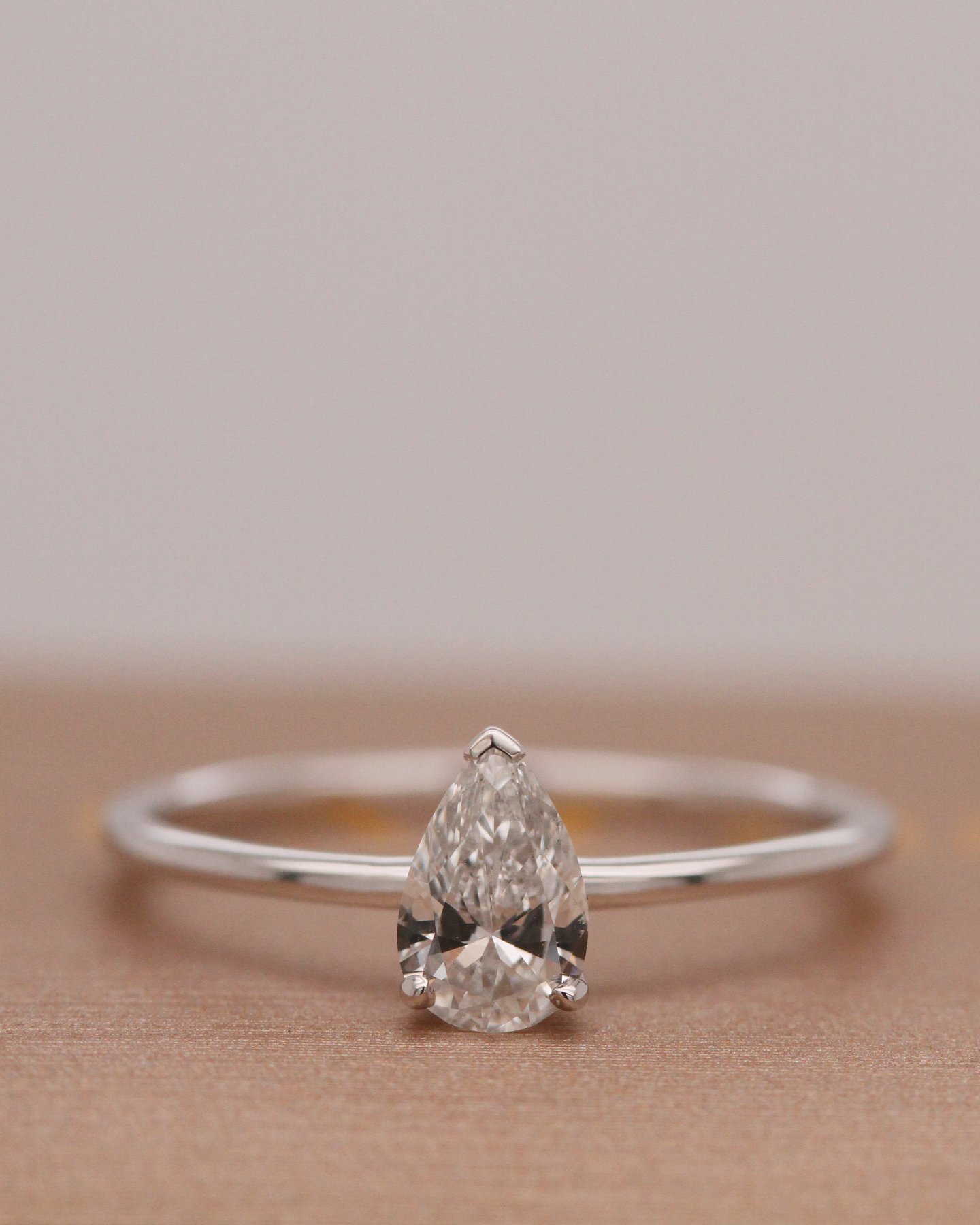 White gold 10k Pear Solitaitre