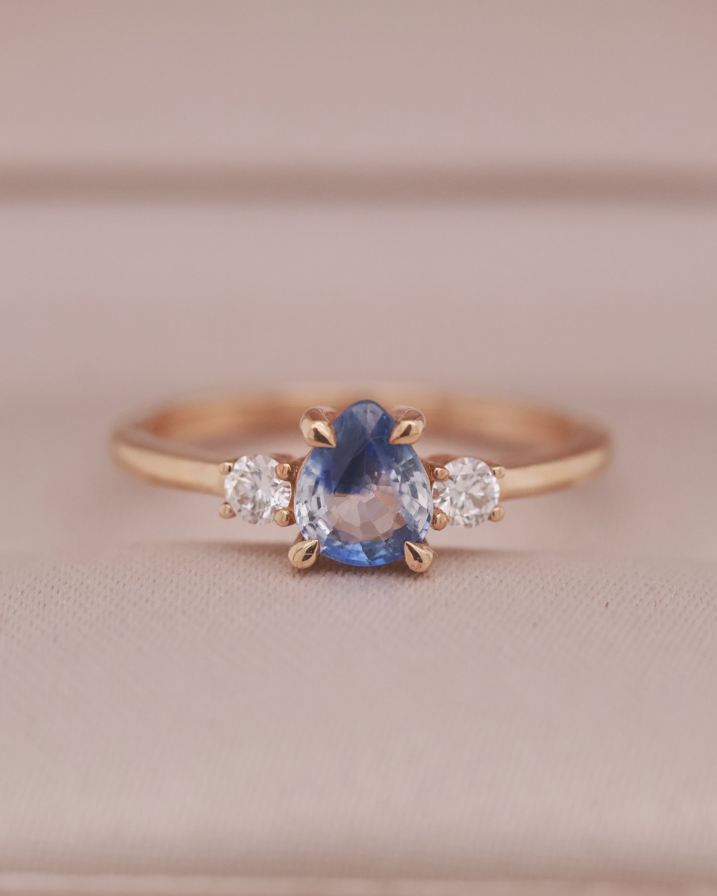 Vanilla gold 9k Blue Sapphire 0.59 ct (พลอยกินบ่เซี่ยง)