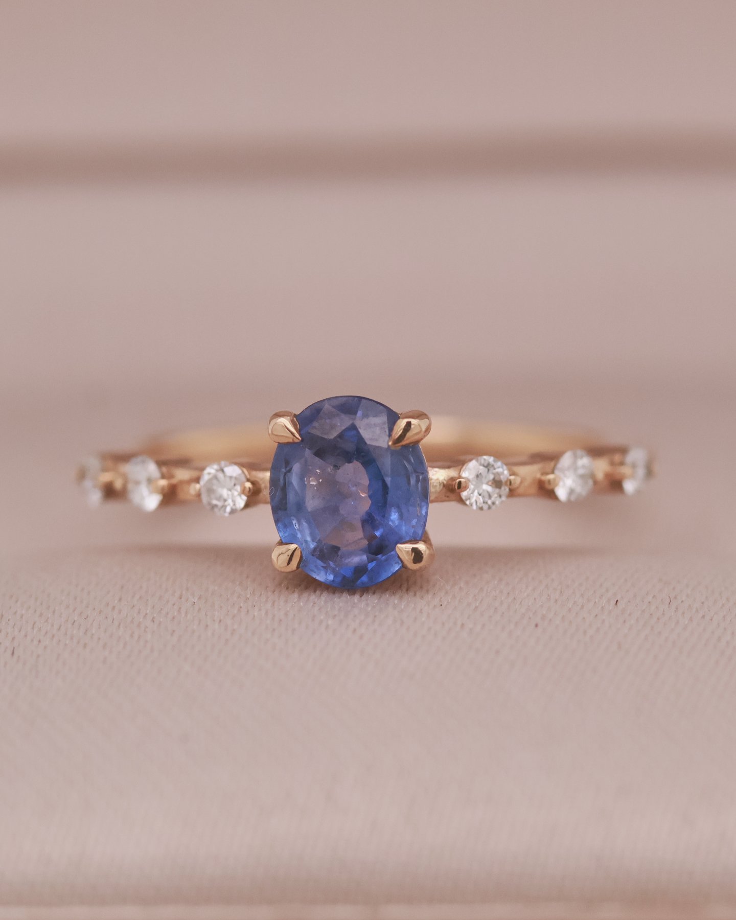 Vanilla Gold 9k Blue Sapphire 0.76 ct