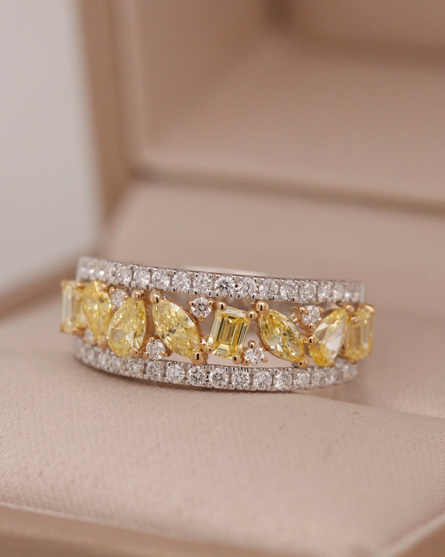 White gold 10k Fancy Yellow Mix