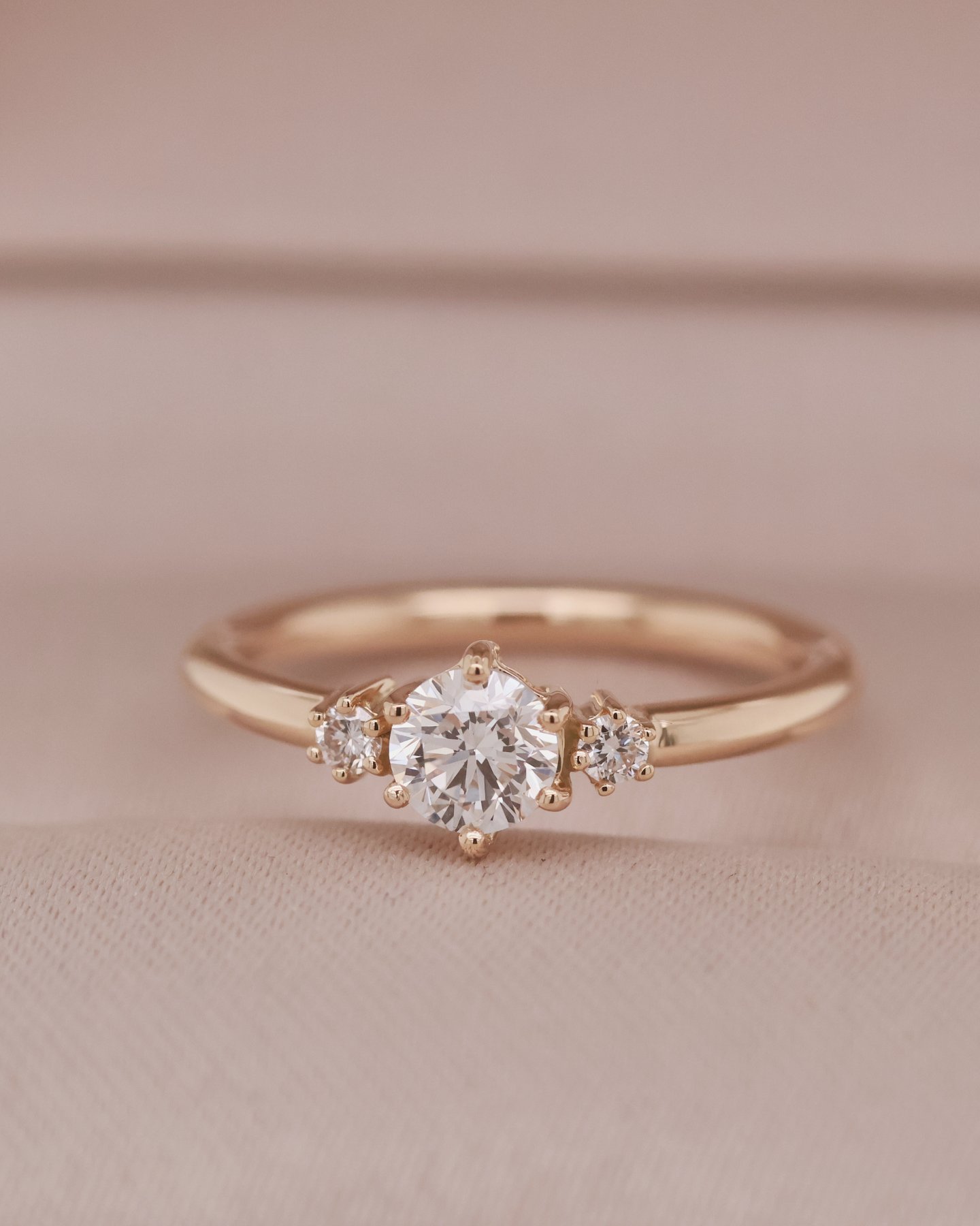 Vanilla gold 18k MINI 0.30 round Three stones