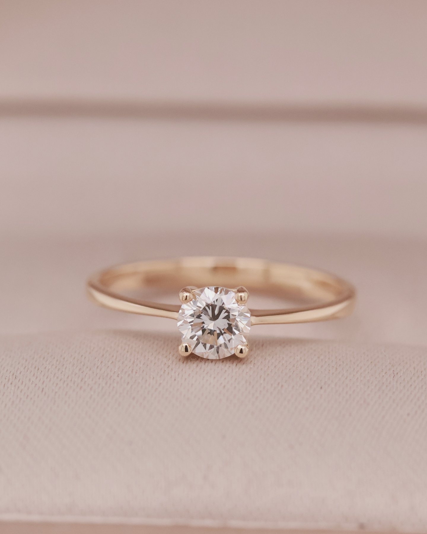 Vanilla gold 18k MINI 0.30 ct Tappered band