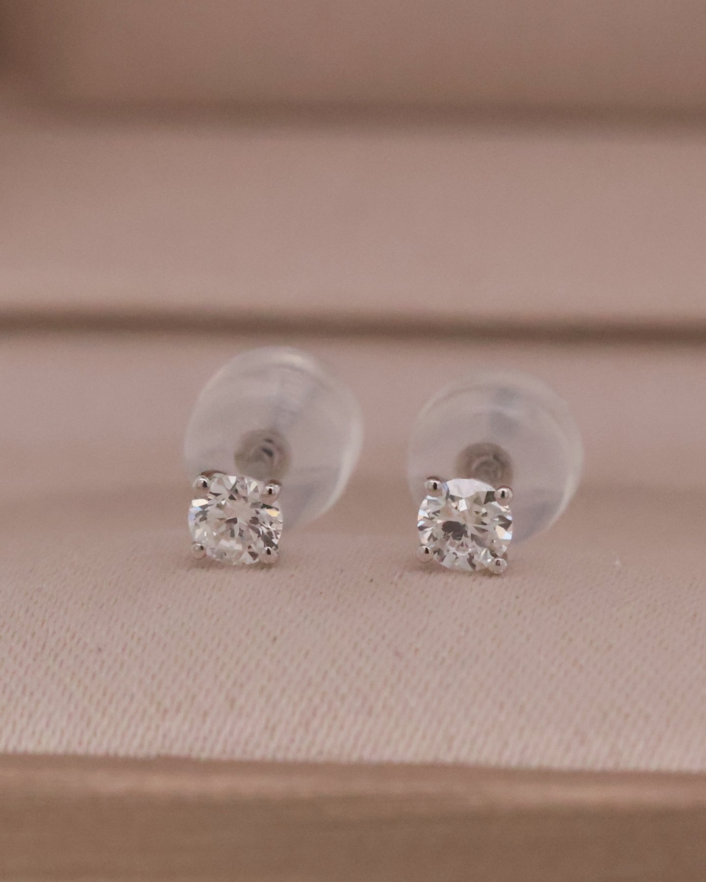 White gold 10k Petite Stud Earring (0.10 ct each)