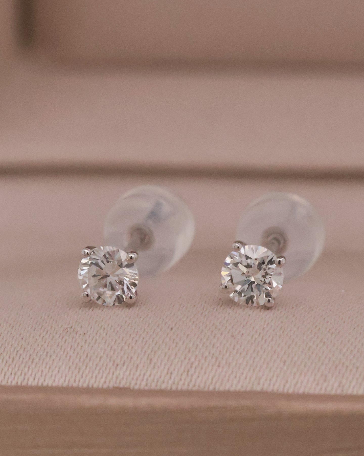 White gold 10k MINI Stud Earring (0.22 ct each)