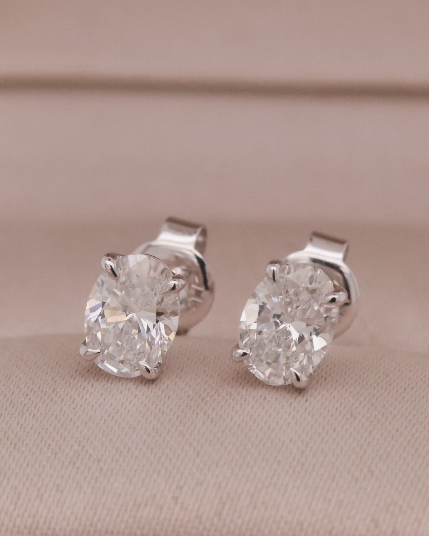 White gold 10k Oval Stud (0.79ct each)
