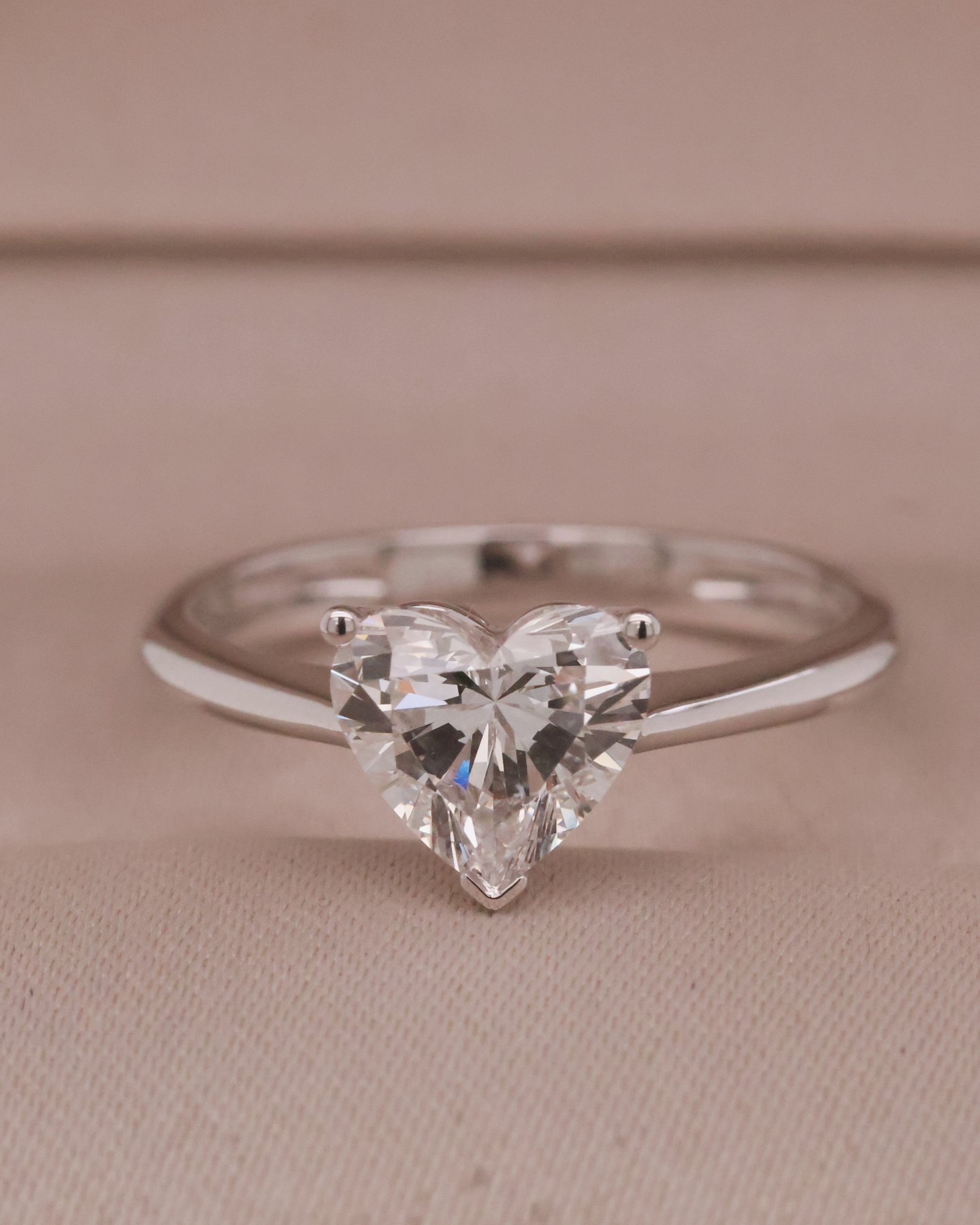 White gold 10k Heart Solitaire