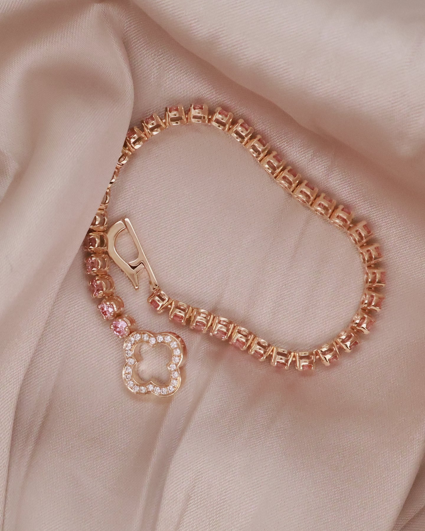 Vanilla gold 9k Clover with Pink Diamond Bracelet